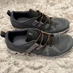 ON men’s size 13 green shoe